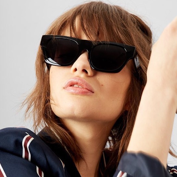 QUAY Australia Black Sunglasses w/Soft Case - Picture 6 of 6